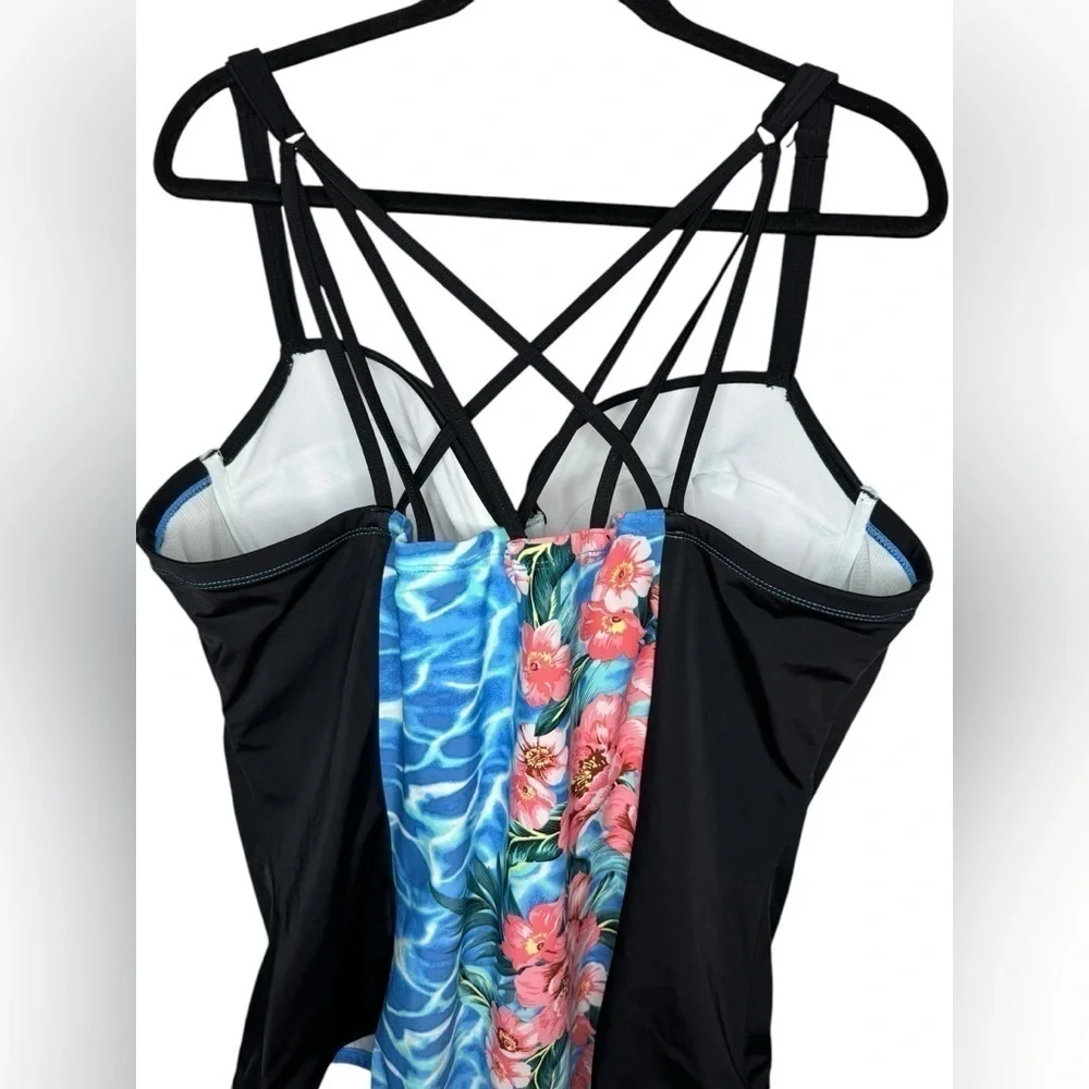 Torrid One Piece Swim Suit Size 3X D/DD Water Floral